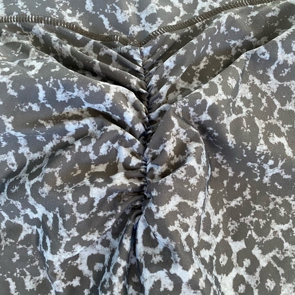 Zyia Active Womens Navy Leopard Print Athletic Workout Cropped Leggings Sz 6/8 - Picture 5 of 7